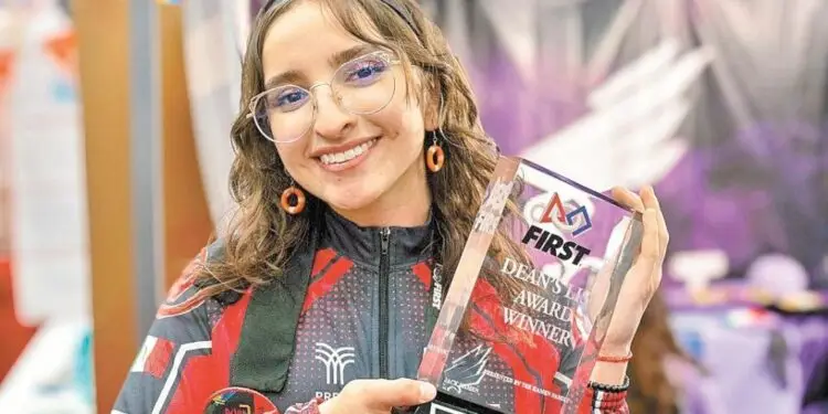 Joven mexicana gana premio internacional de robótica